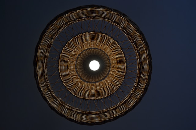 Ilustrasi lampu menyala dengan genset portable honda