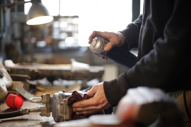 Ilustrasi penggunaan oli genset